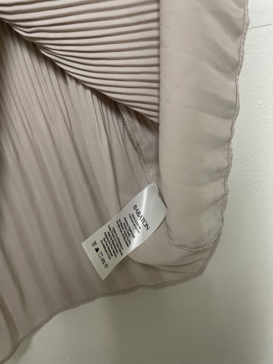 Aritzia BABATON Pleated Sleeveless Flowy Blouse, Size Small - photo 3