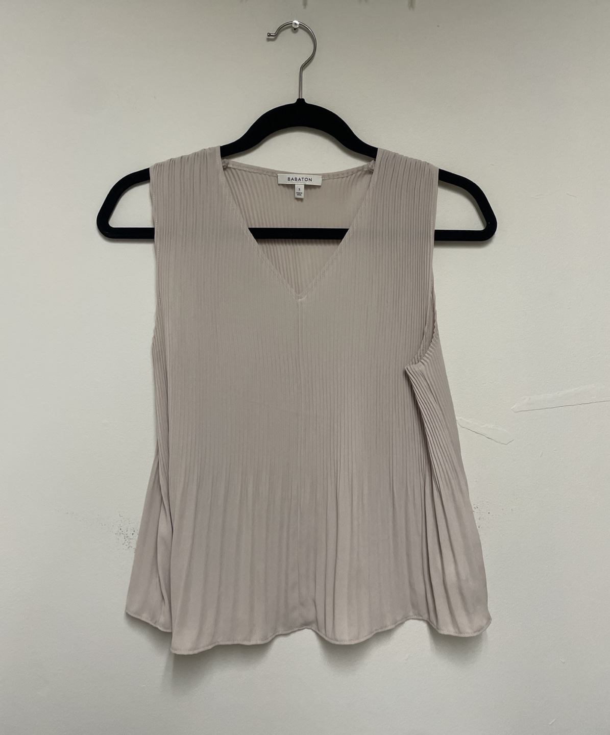 Aritzia BABATON Pleated Sleeveless Flowy Blouse, Size Small