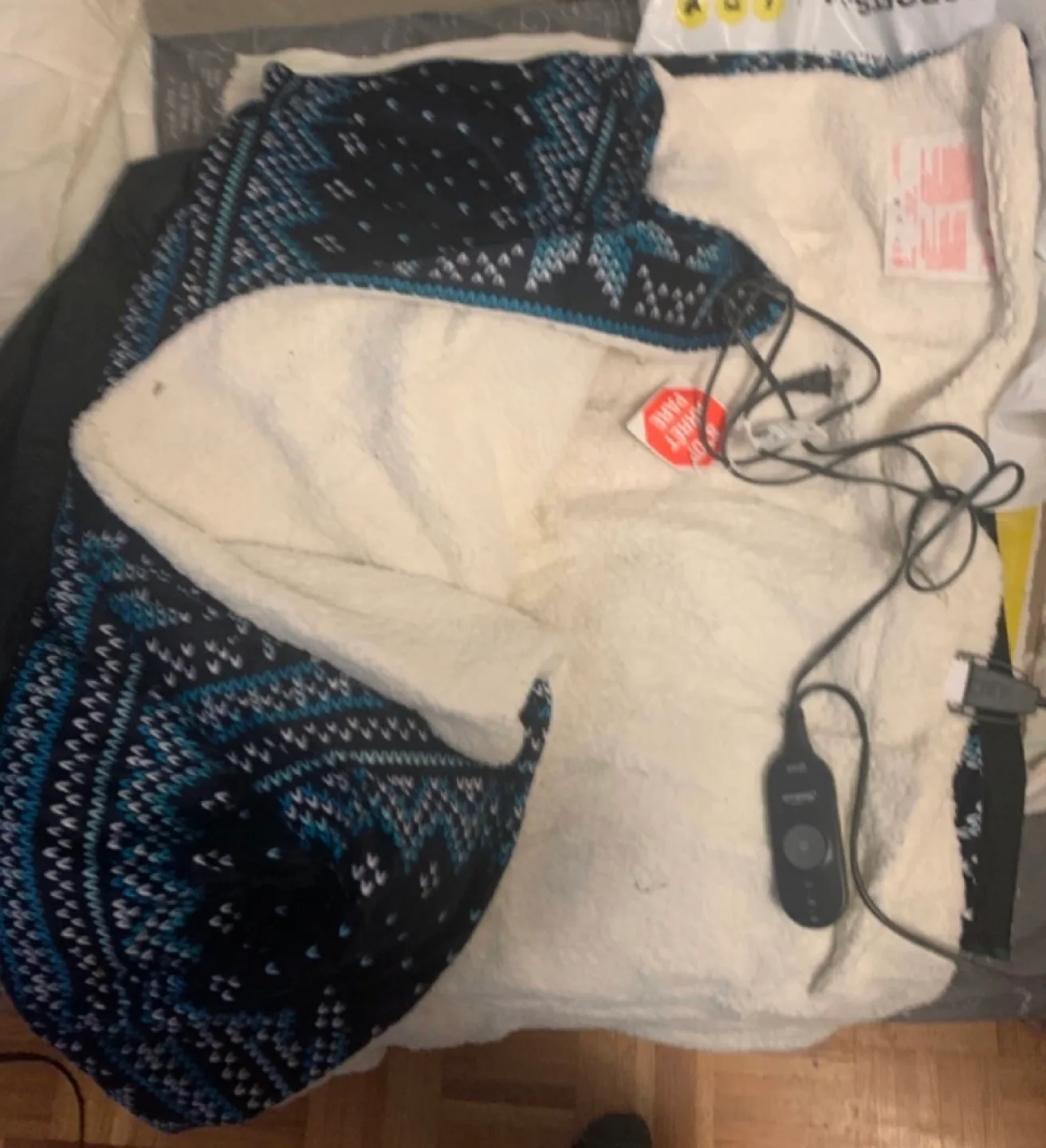 Sunbeam Heated Throw Blanket with Remote image indicator(3)