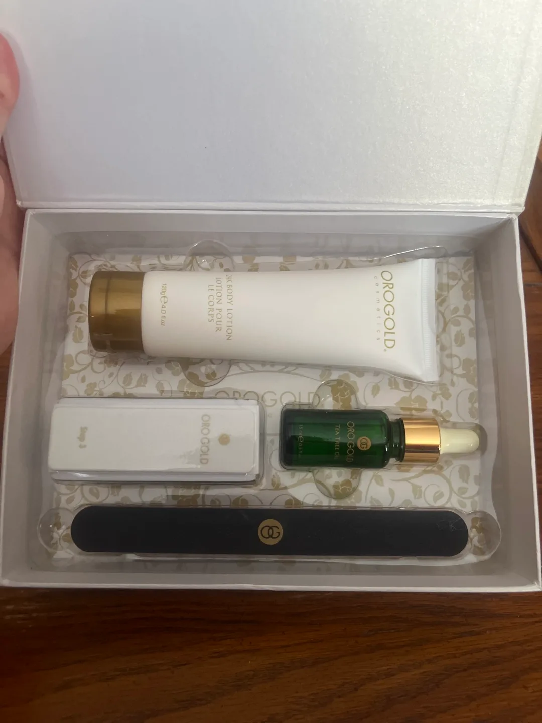 OroGold Hyacinth Exquisite Manicure Set image indicator(2)