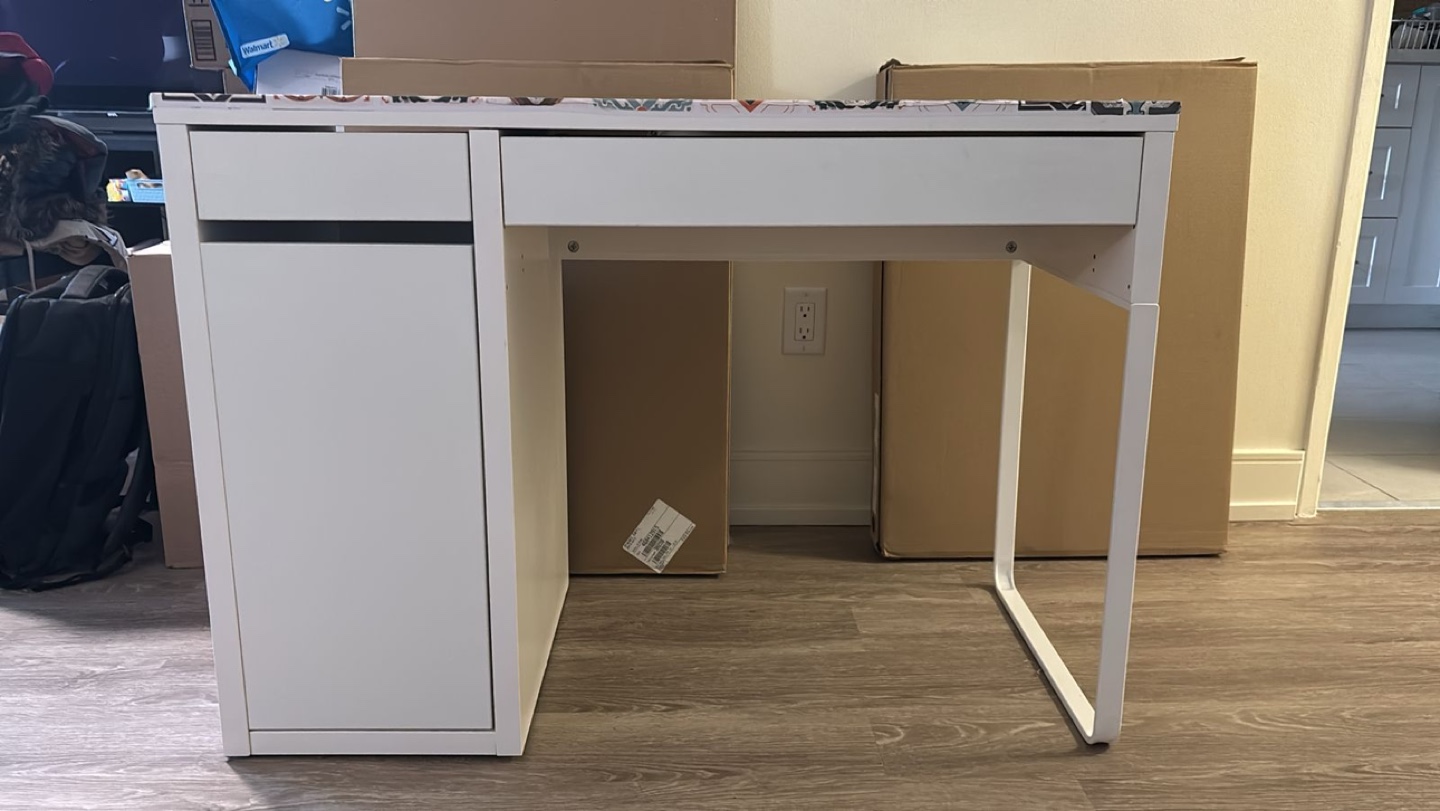 White Desk with Patterned Top - photo 2