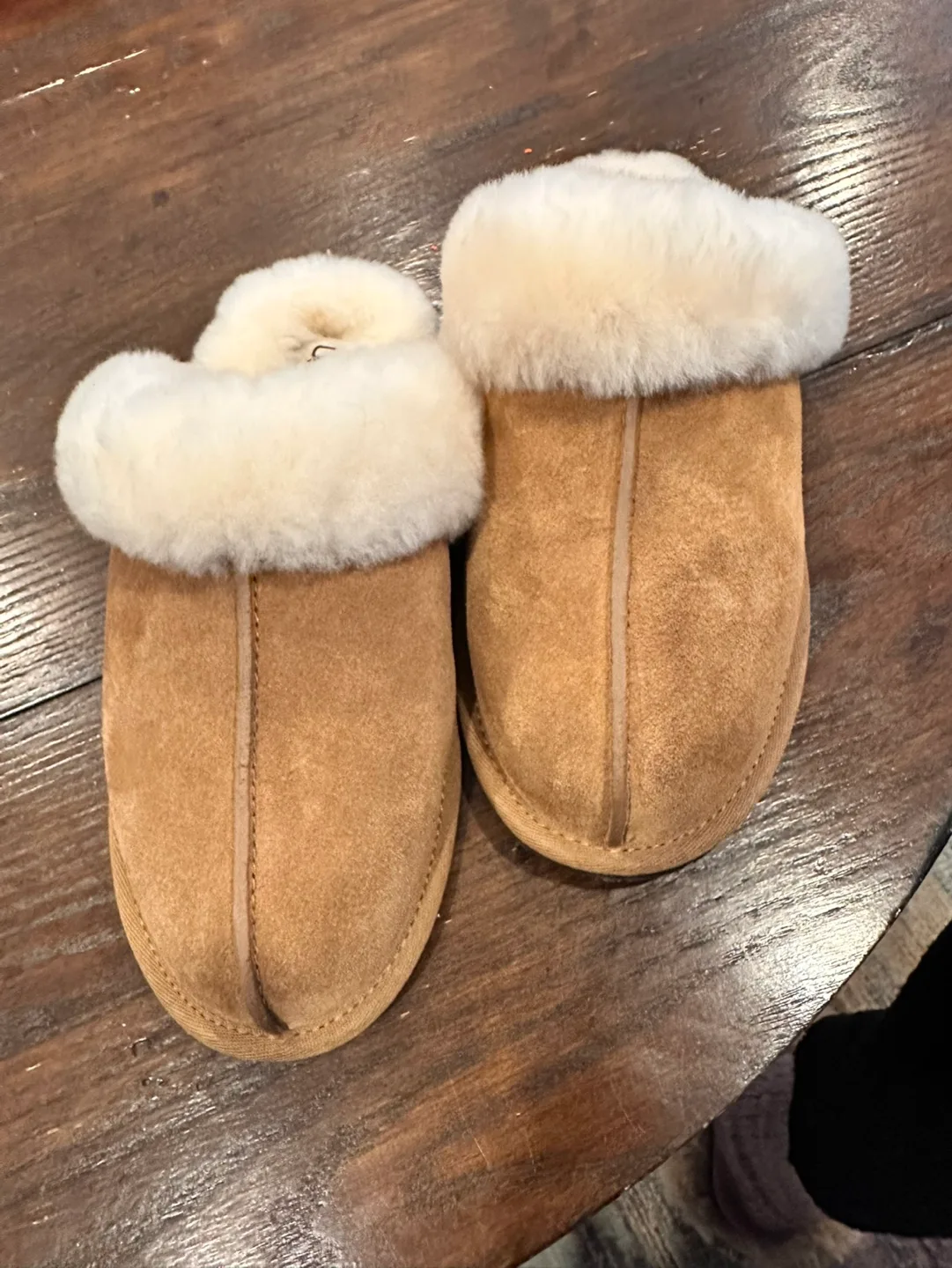 Brand New UGG Scuffette II Slippers - Size 8 - Chestnut image indicator(4)