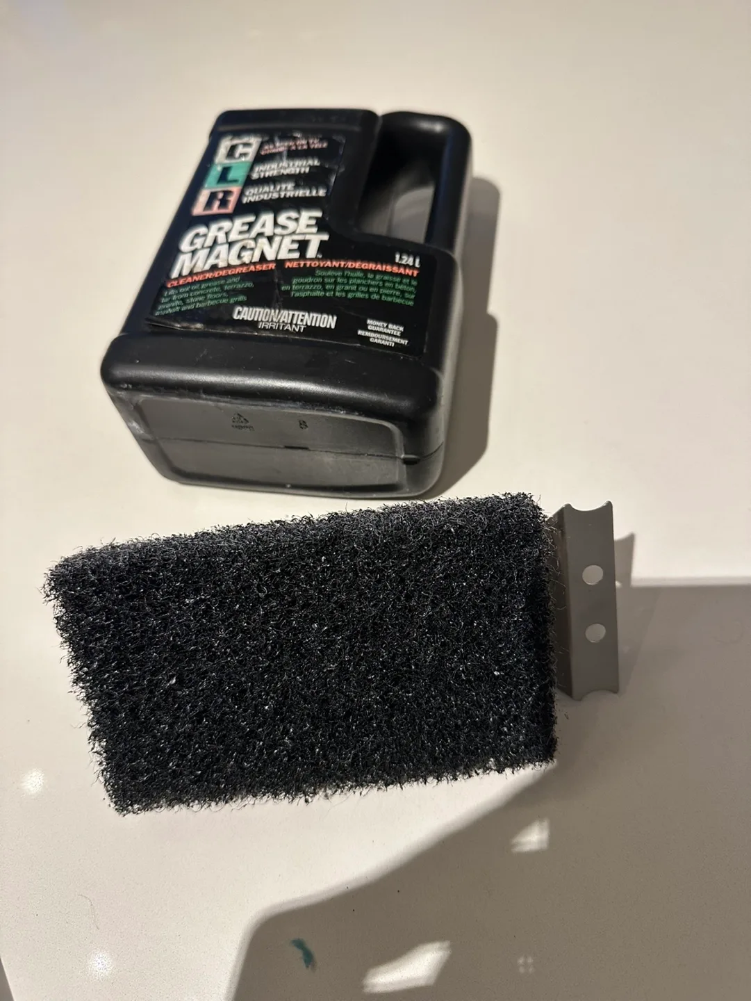 Grill Cleaning Brush and grease magnet image indicator(4)