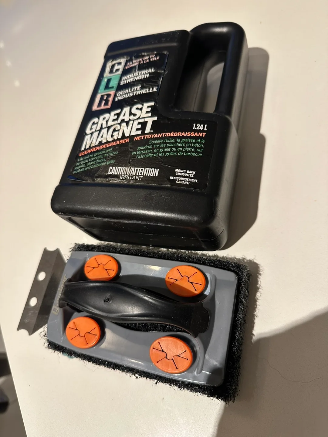 Grill Cleaning Brush and grease magnet image indicator(2)