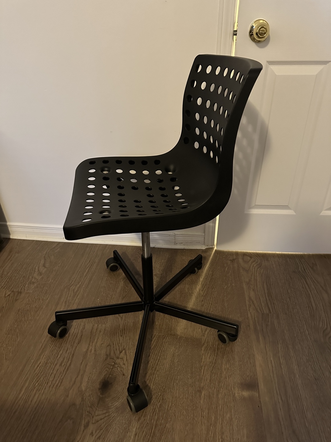 Black rolling office chair - photo 2