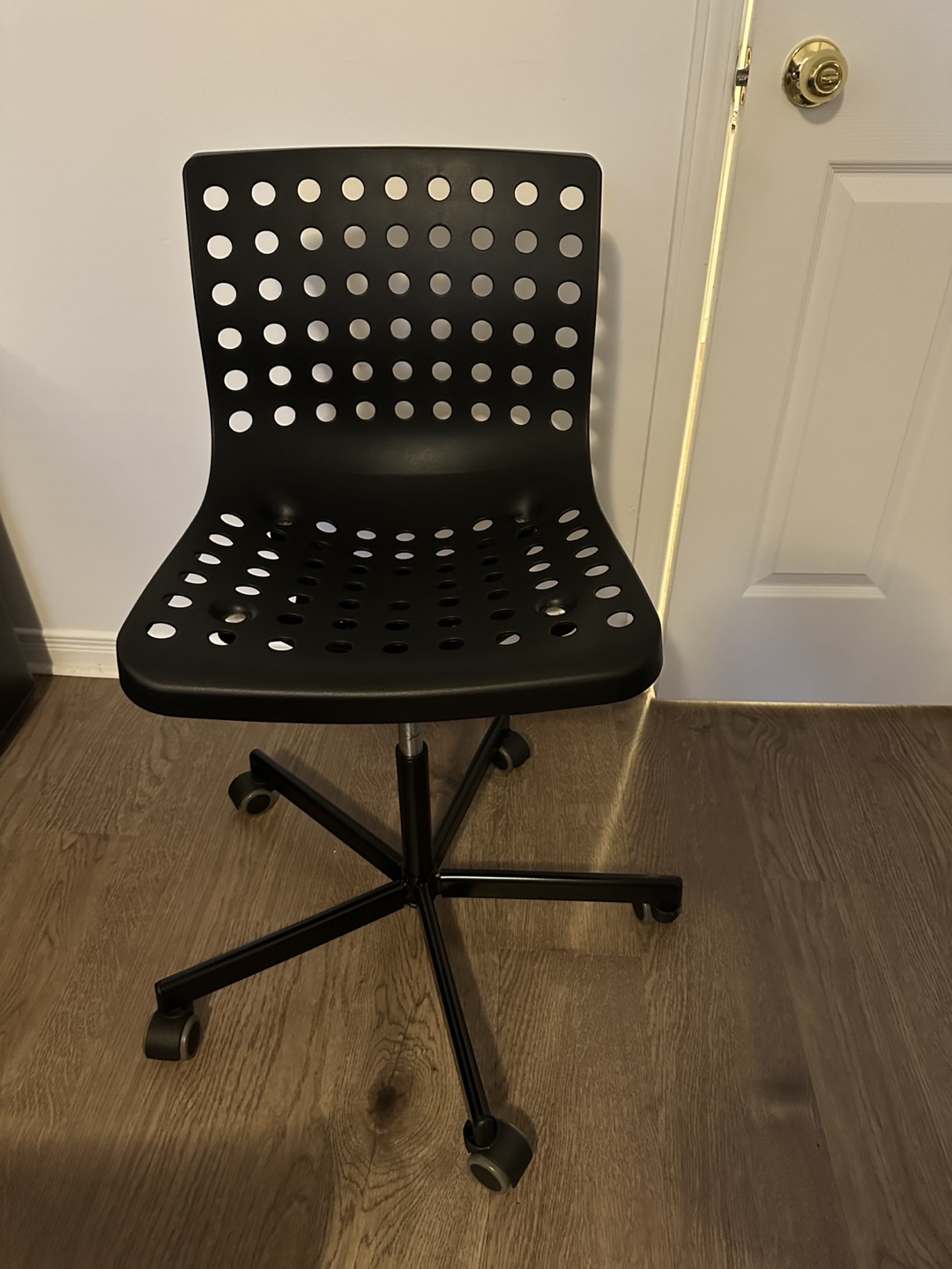 Black rolling office chair