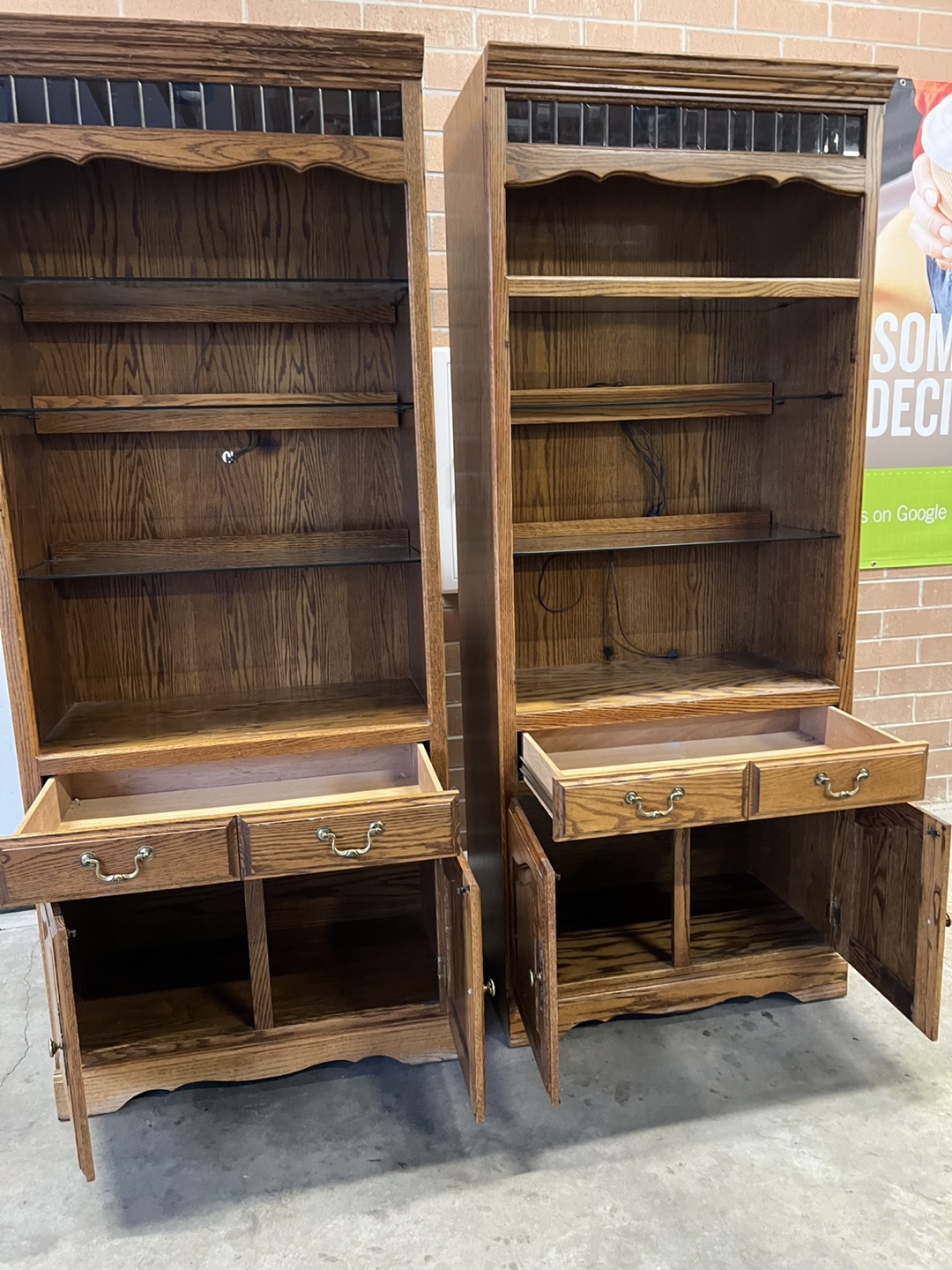 Pair of Oak Wood Bookcases with Glass Shelves - photo 4