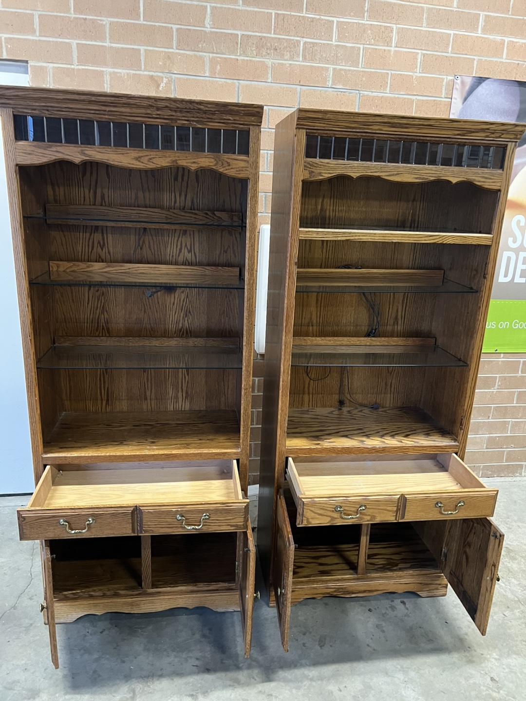 Pair of Oak Wood Bookcases with Glass Shelves - photo 5