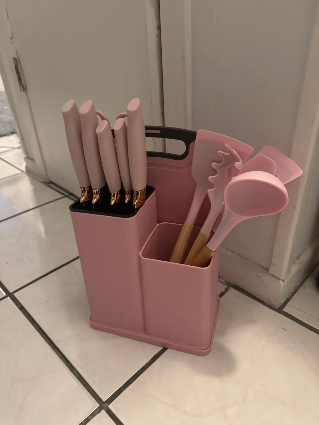 Pink Kitchen Utensil Set thumbnail