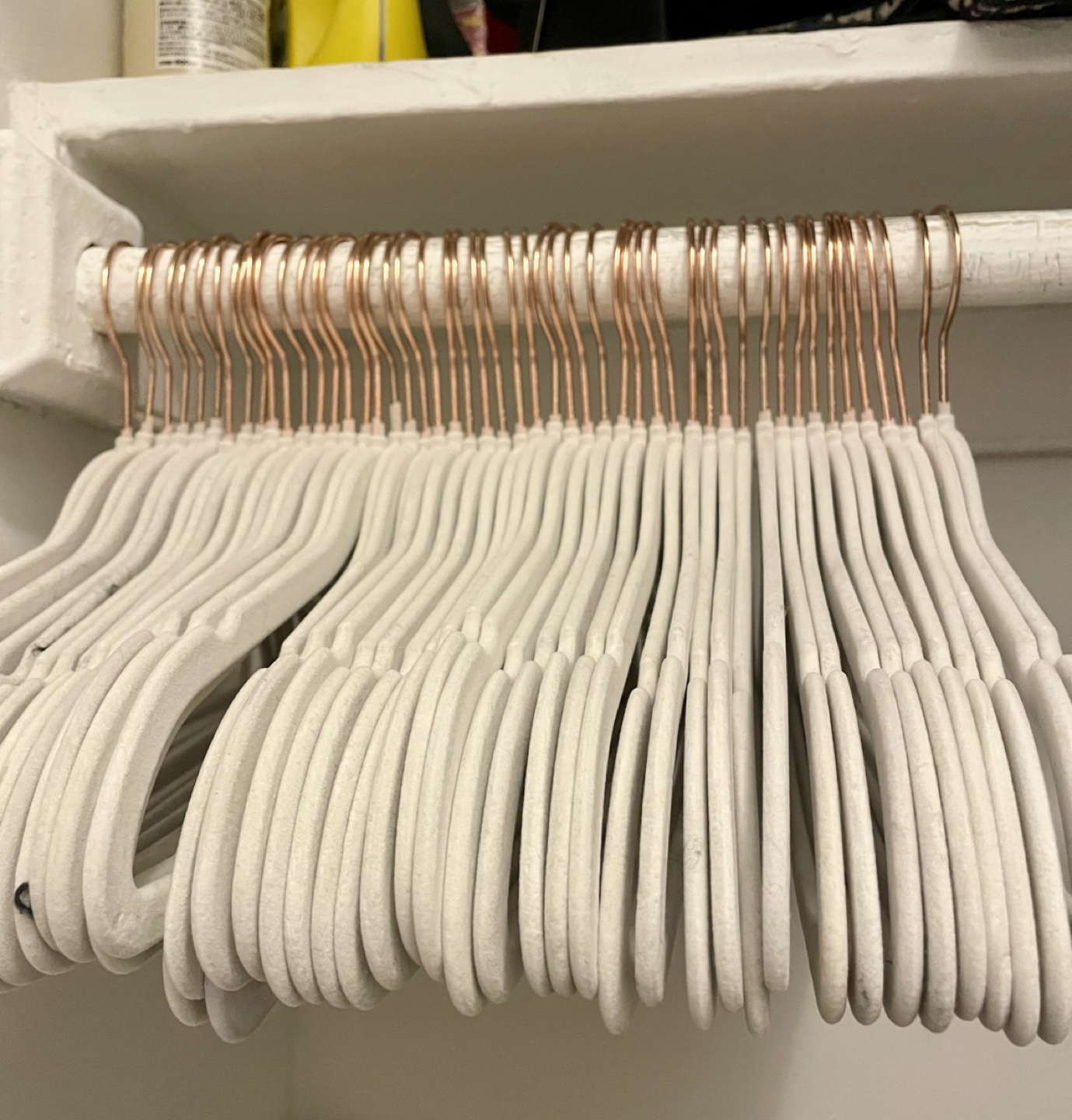 60x white velvet hangers