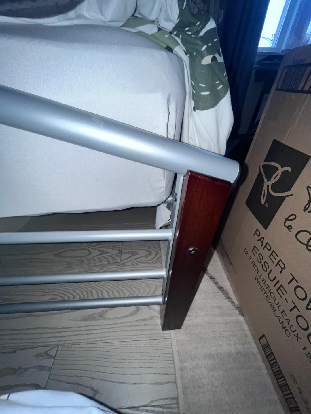 Twin-size bed frame NEED GONE ASAP image indicator(4)