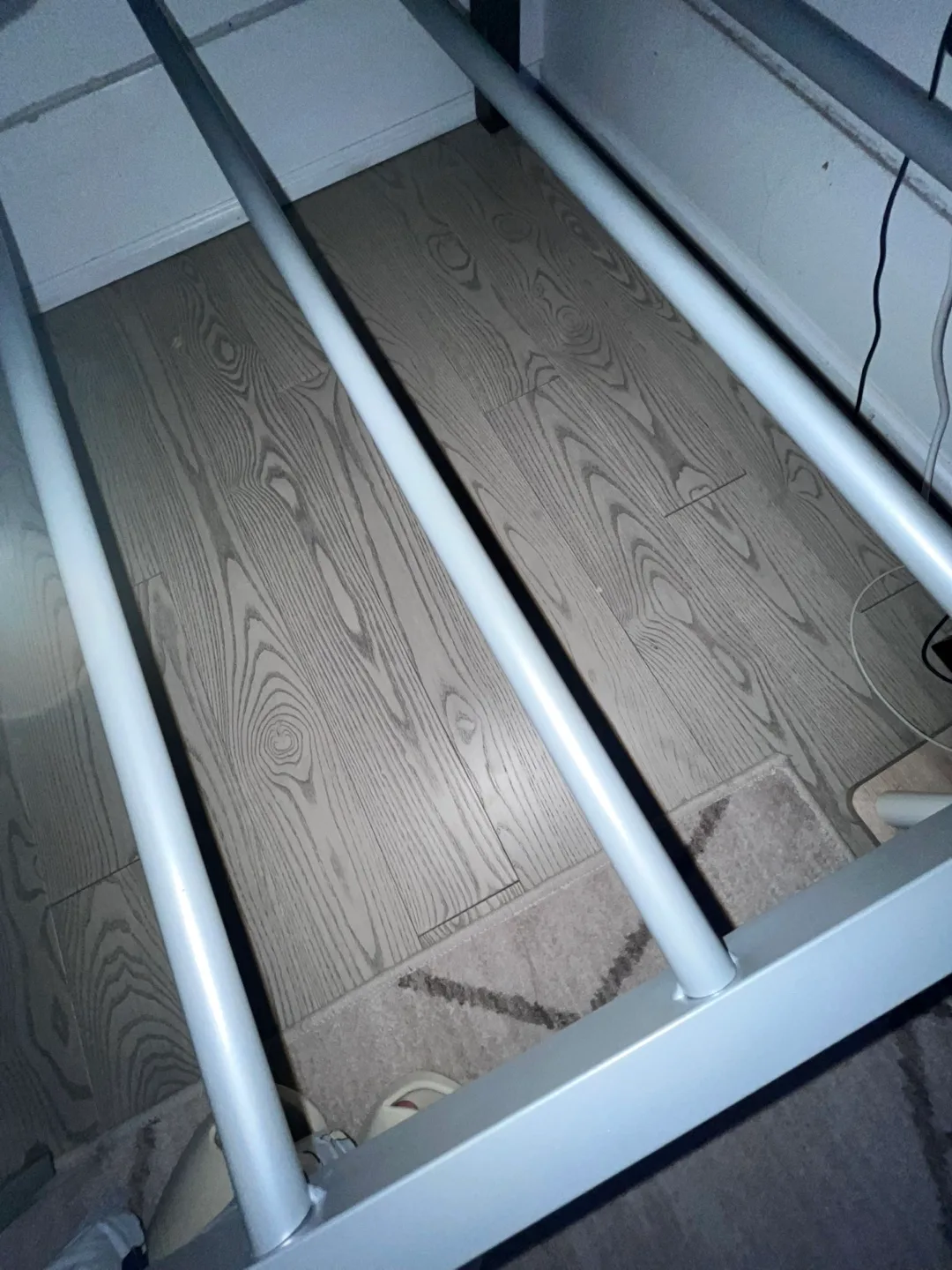 Twin-size bed frame NEED GONE ASAP image indicator(5)