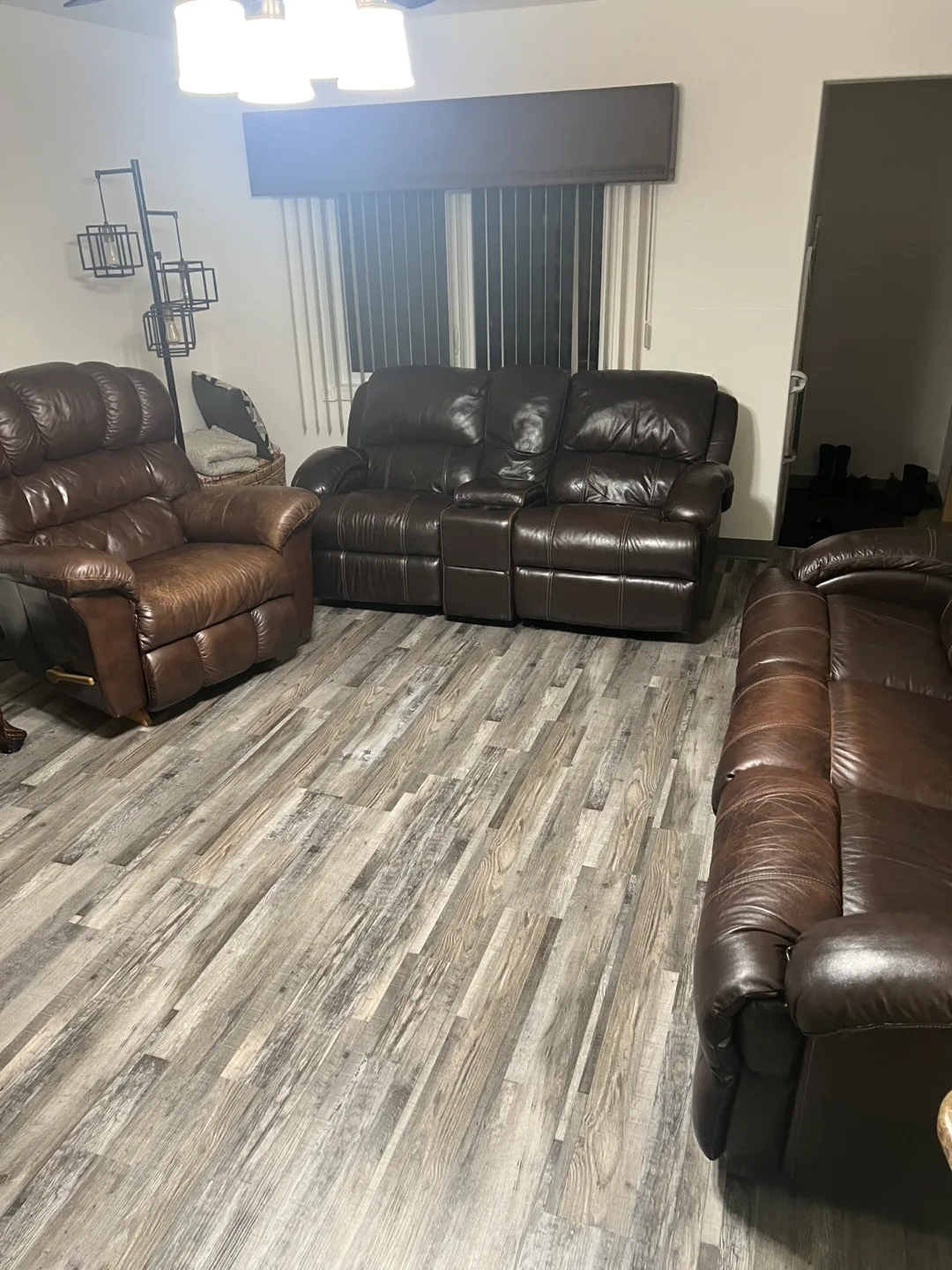 Brown Leather Recliner Set image indicator(4)