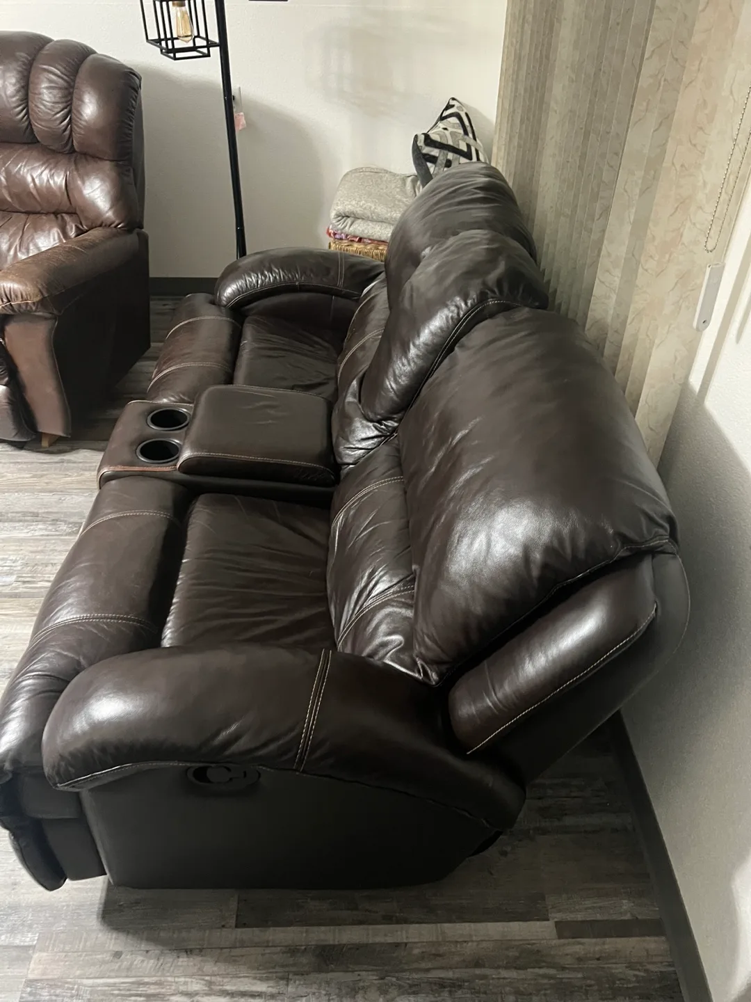 Brown Leather Recliner Set image indicator(3)