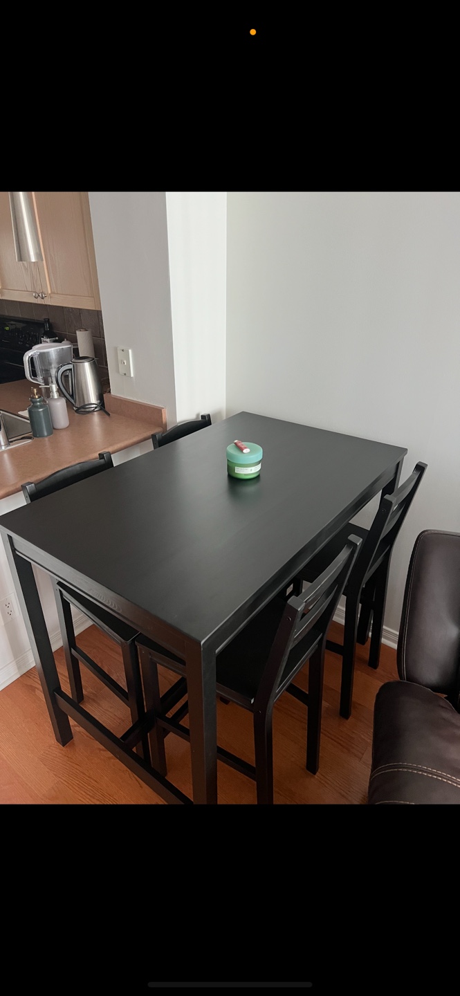 Black bar table and 4 bar stools