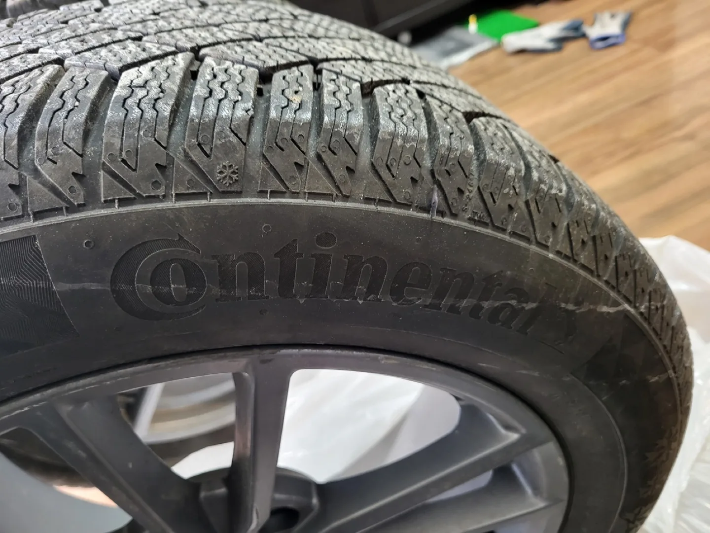 Continental 225/55/R17 Winter Tires with Rims - Set of Four image indicator(2)