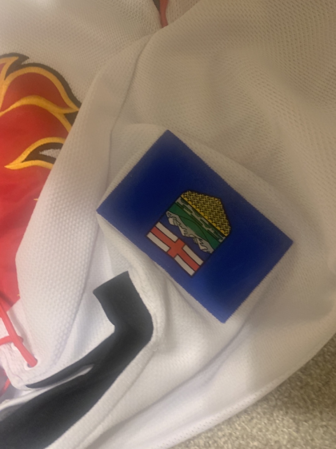 Calgary Flames Reebok NHL Jersey - Size Small - photo 3