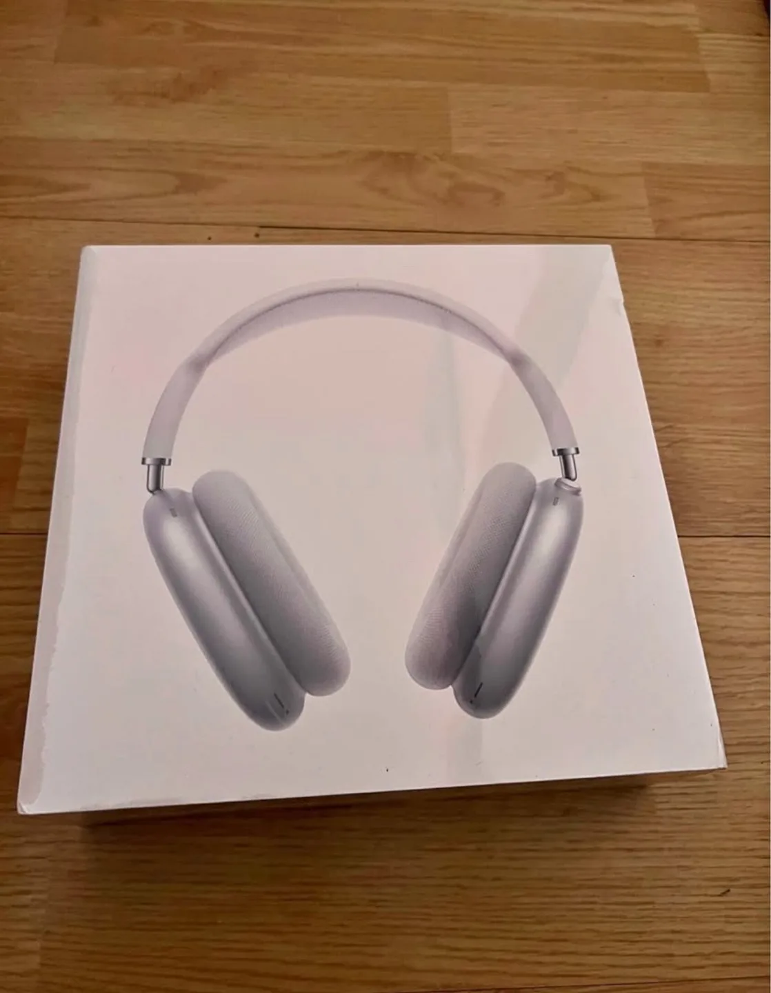 Apple AirPods Max with Smart Case - New in Box thumbnail