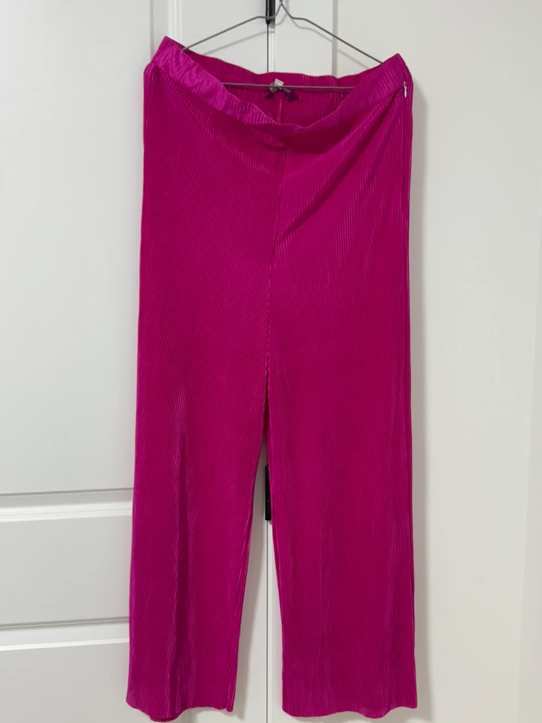 Women's Magenta Pleated Pant and Blouse Set image indicator(2)