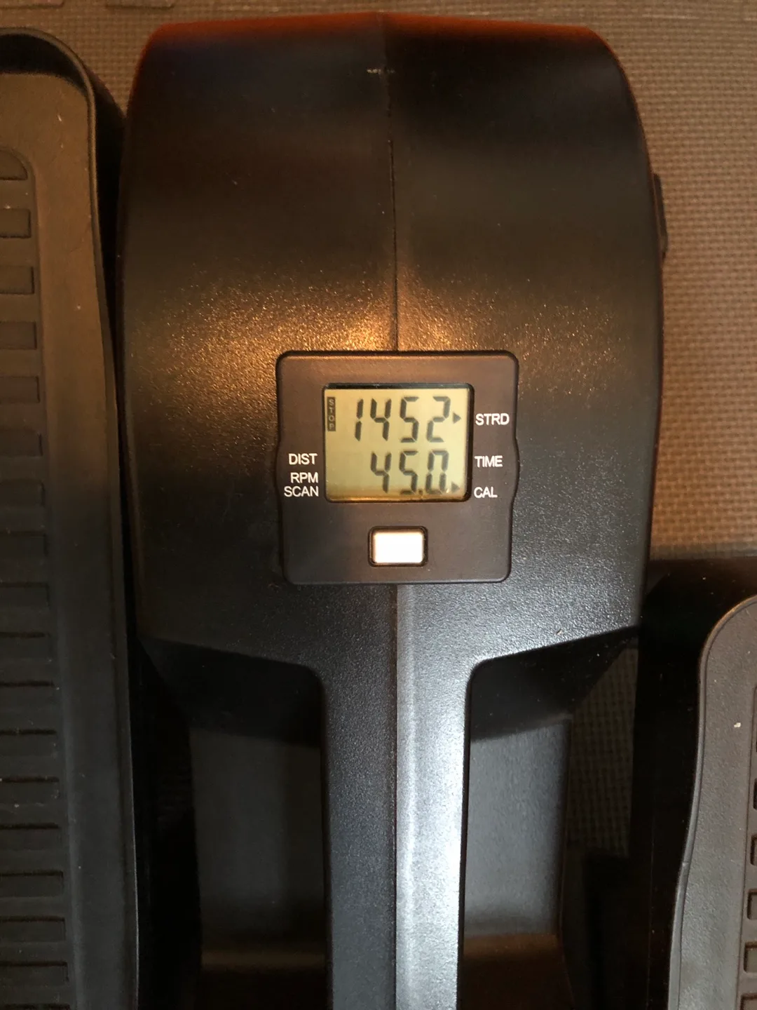 Cubii Jr. Under-Desk Elliptical Trainer image indicator(4)