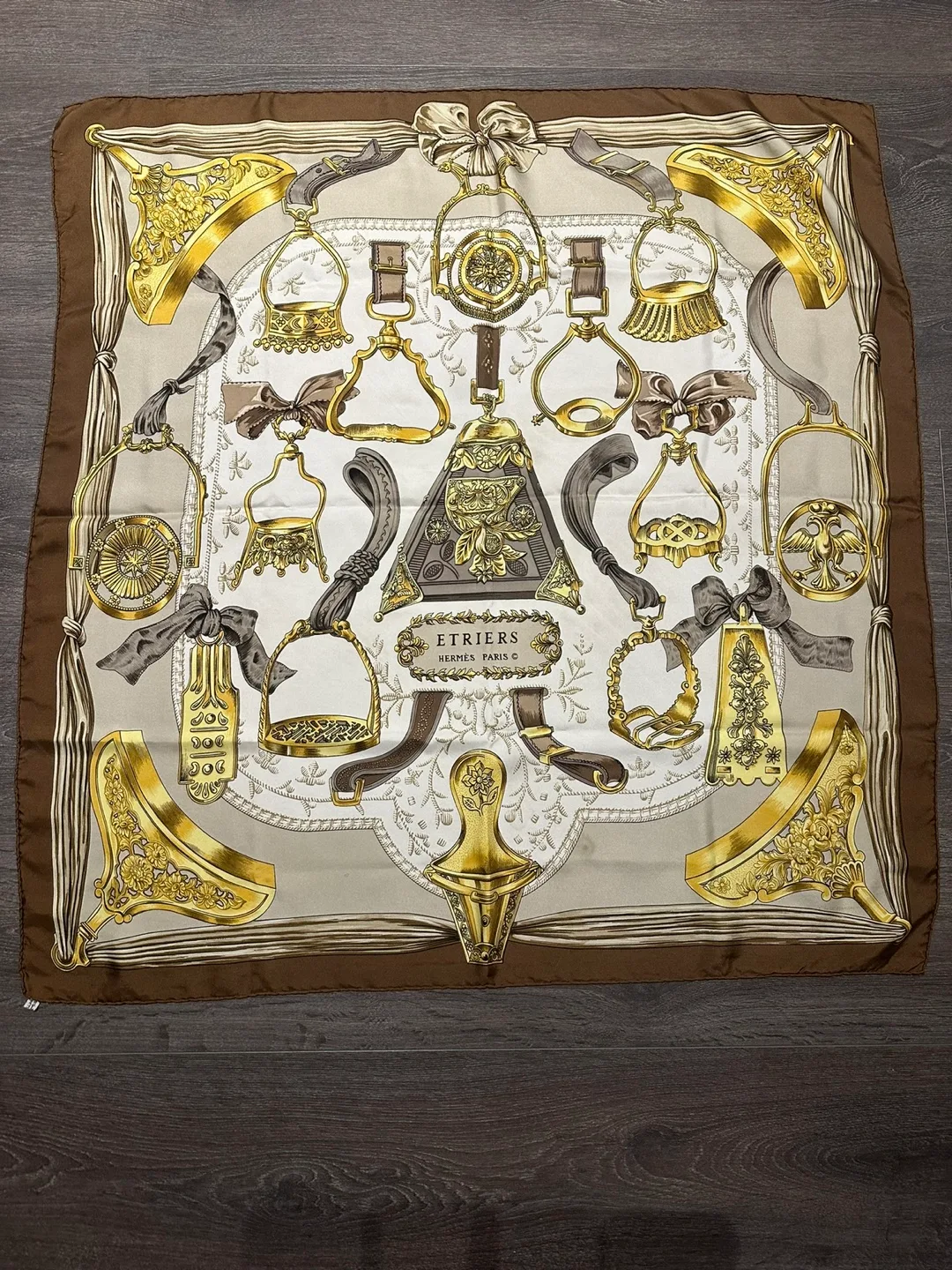 Hermès Etriers 100% Silk Scarf carre made in France image indicator(2)