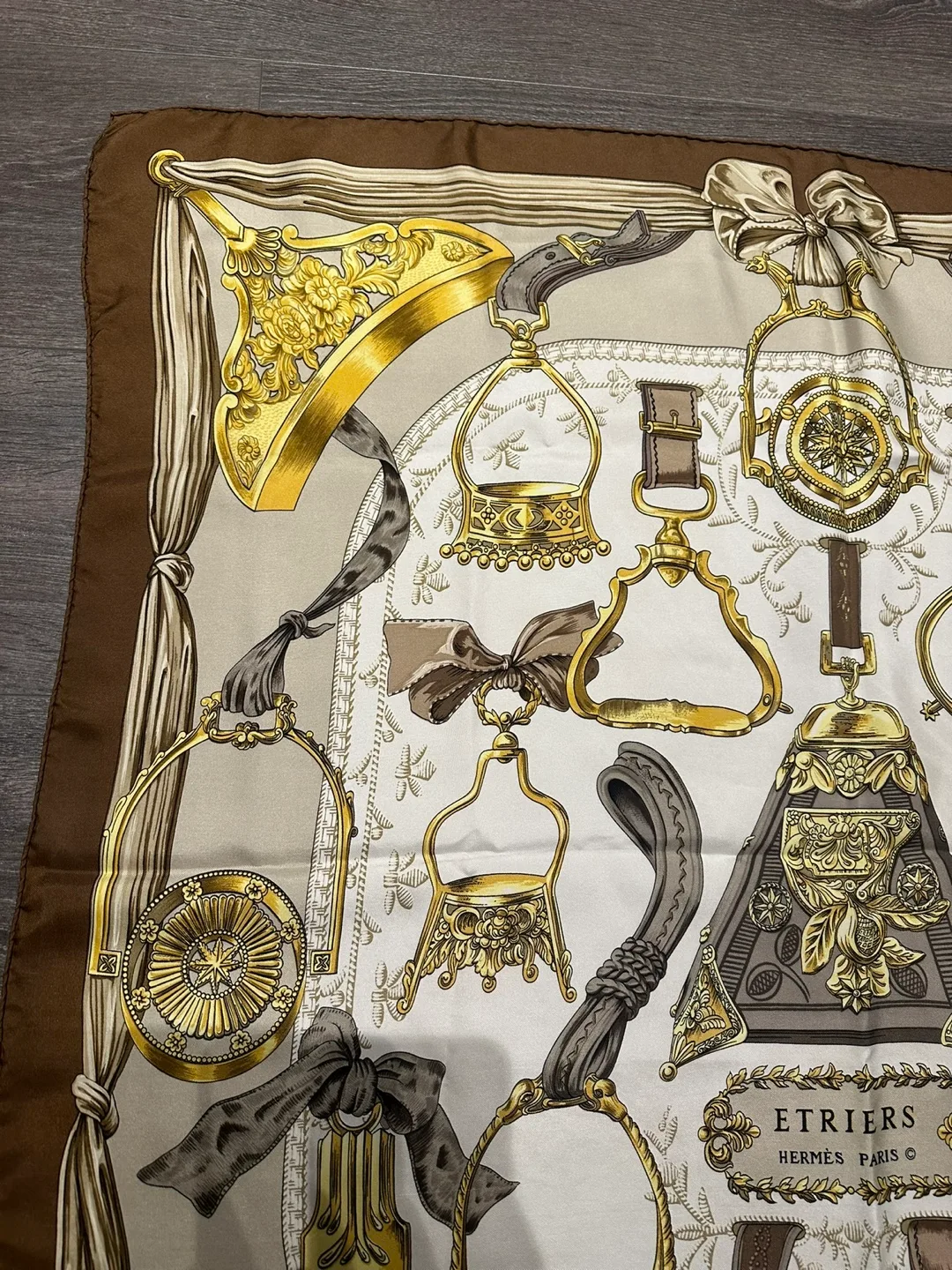 Hermès Etriers 100% Silk Scarf carre made in France image indicator(7)