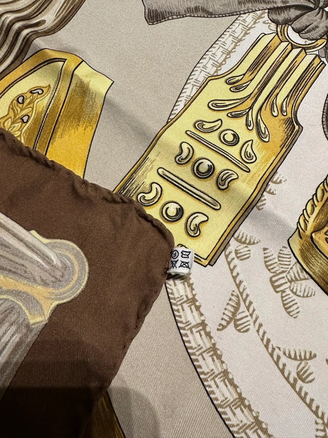 Hermès Etriers 100% Silk Scarf carre made in France image indicator(9)