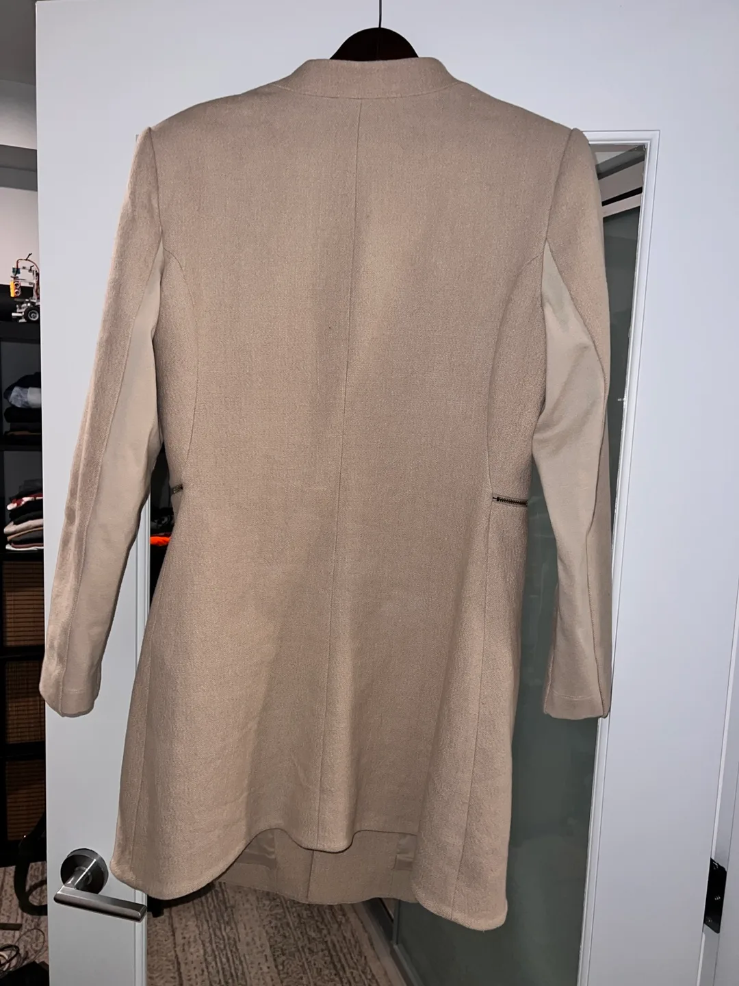 BCBGMAXAZRIA Beige Blazer, Size Large image indicator(4)