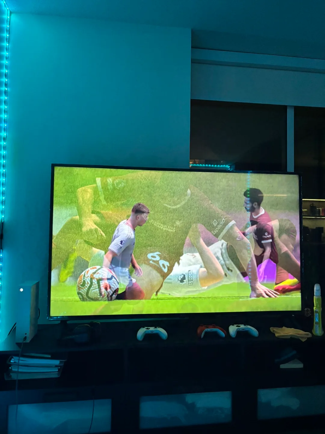 Xbox Series S Console With 4 Controllers image indicator(5)