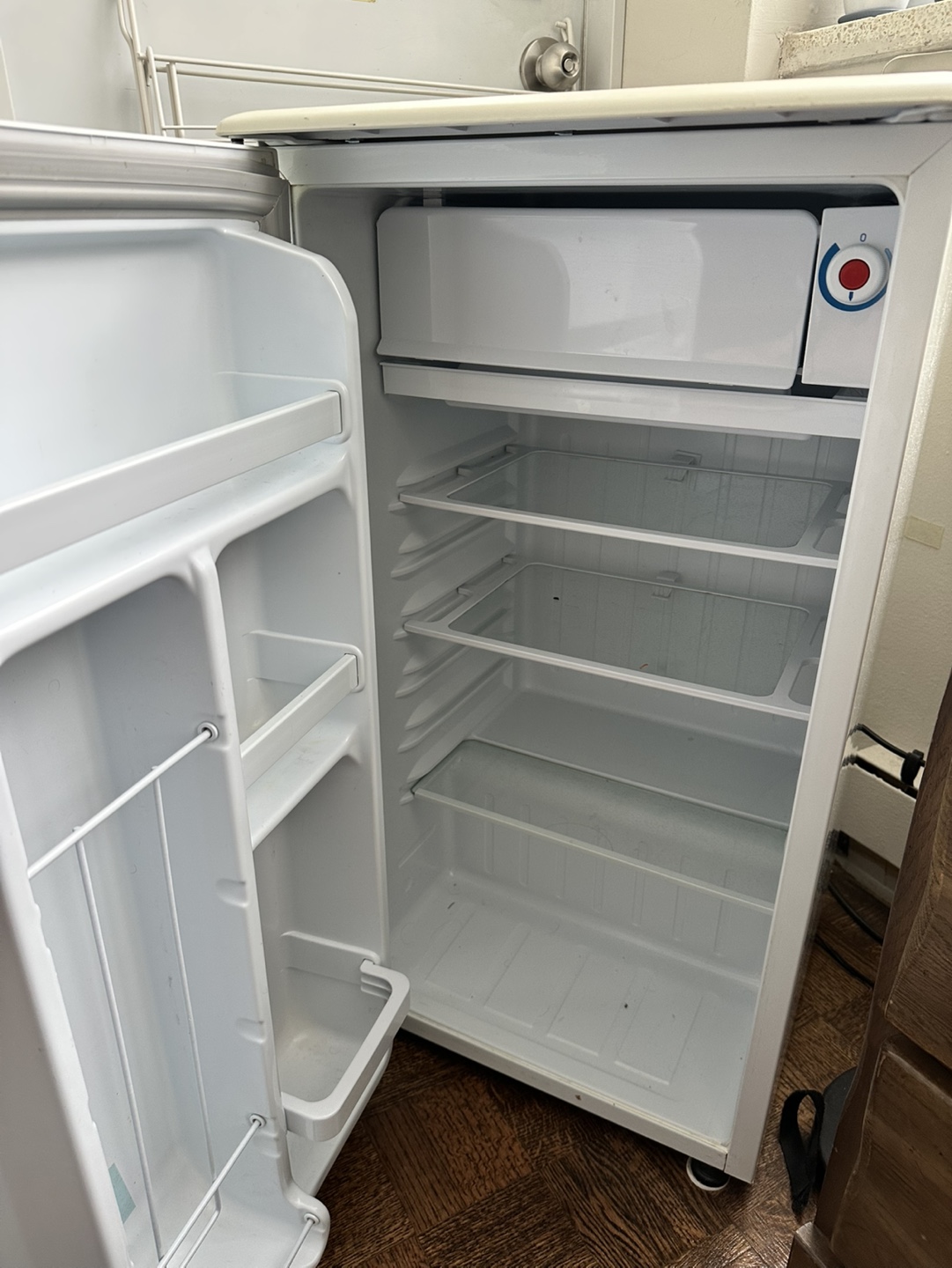 Danby Compact Refrigerator - photo 4