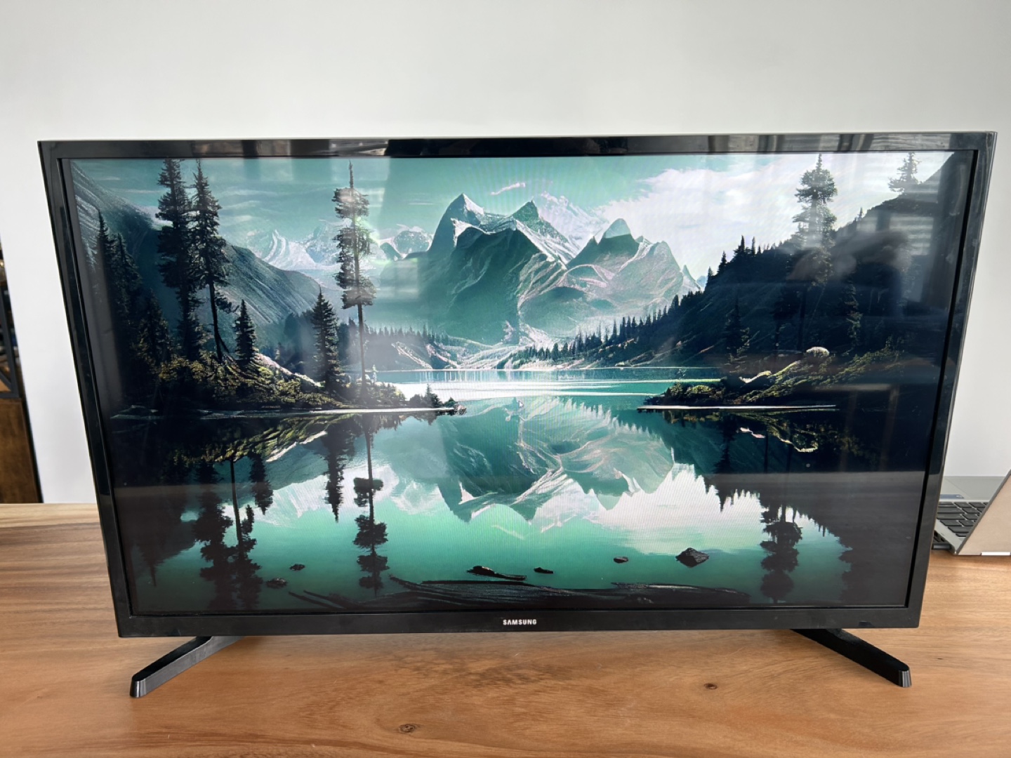 Samsung 32-inch Smart TV