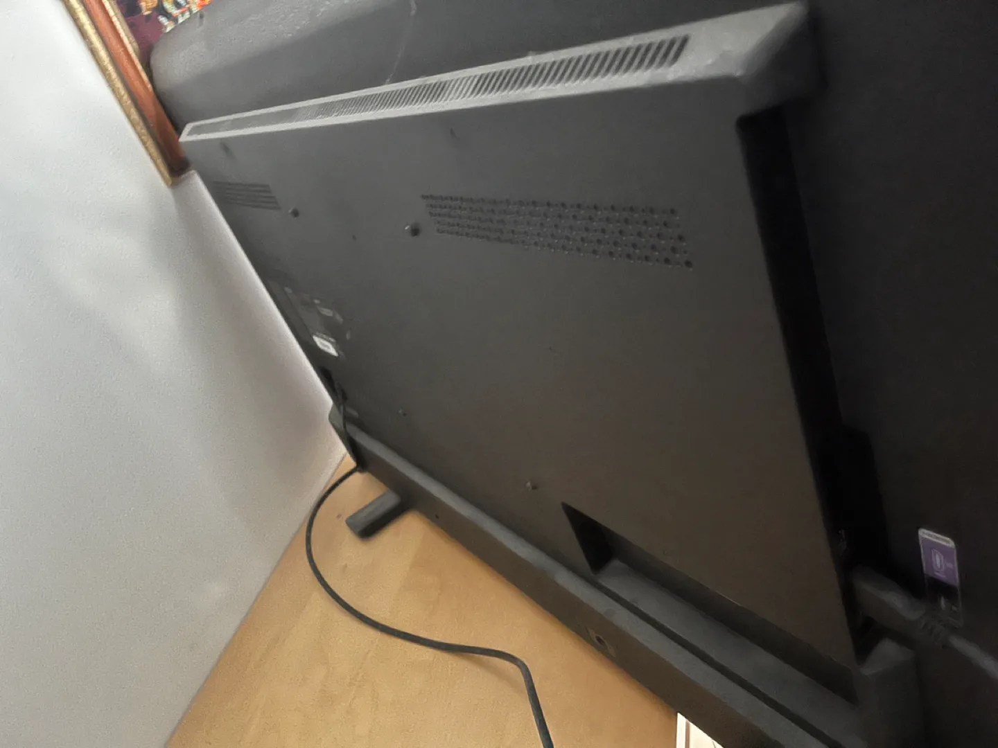 Insignia 40” TV image indicator(6)