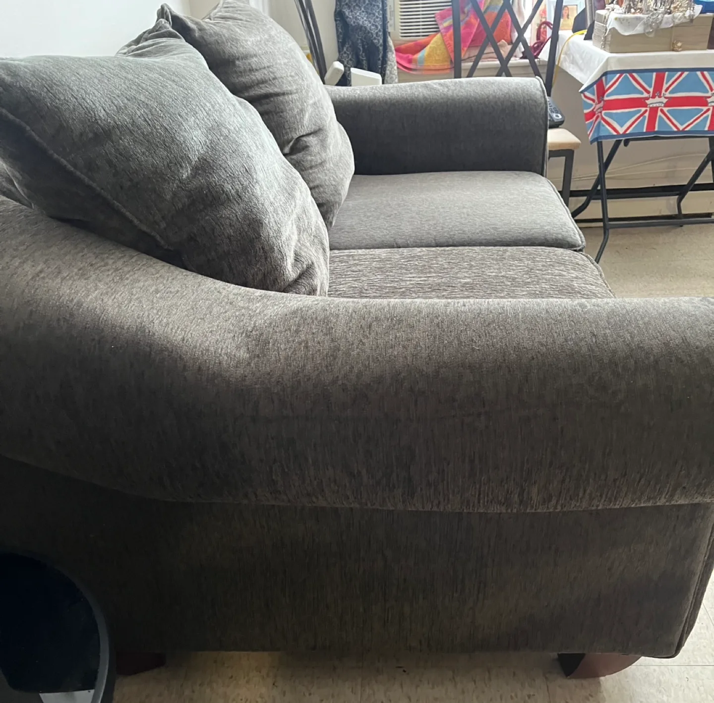 Brown Loveseat image indicator(4)