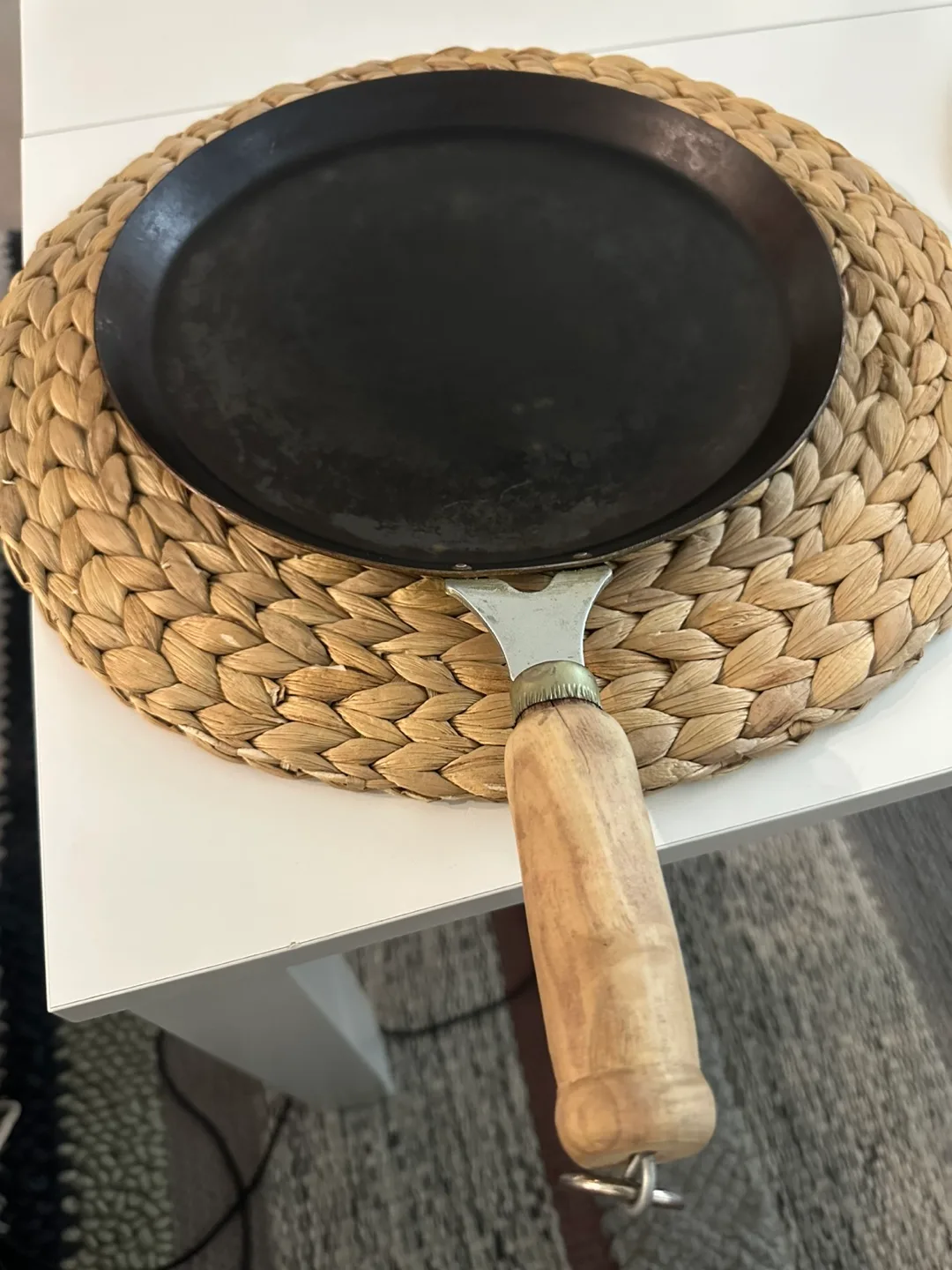 cast sheet iron frying pan (set of 3) image indicator(2)