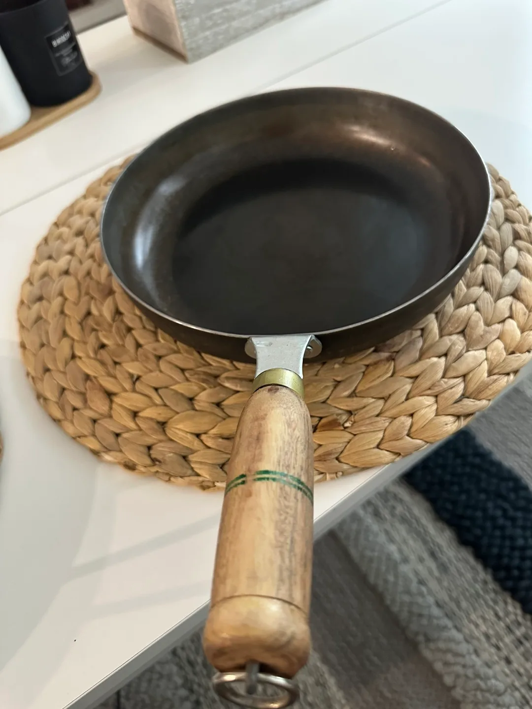 cast sheet iron frying pan (set of 3) image indicator(4)