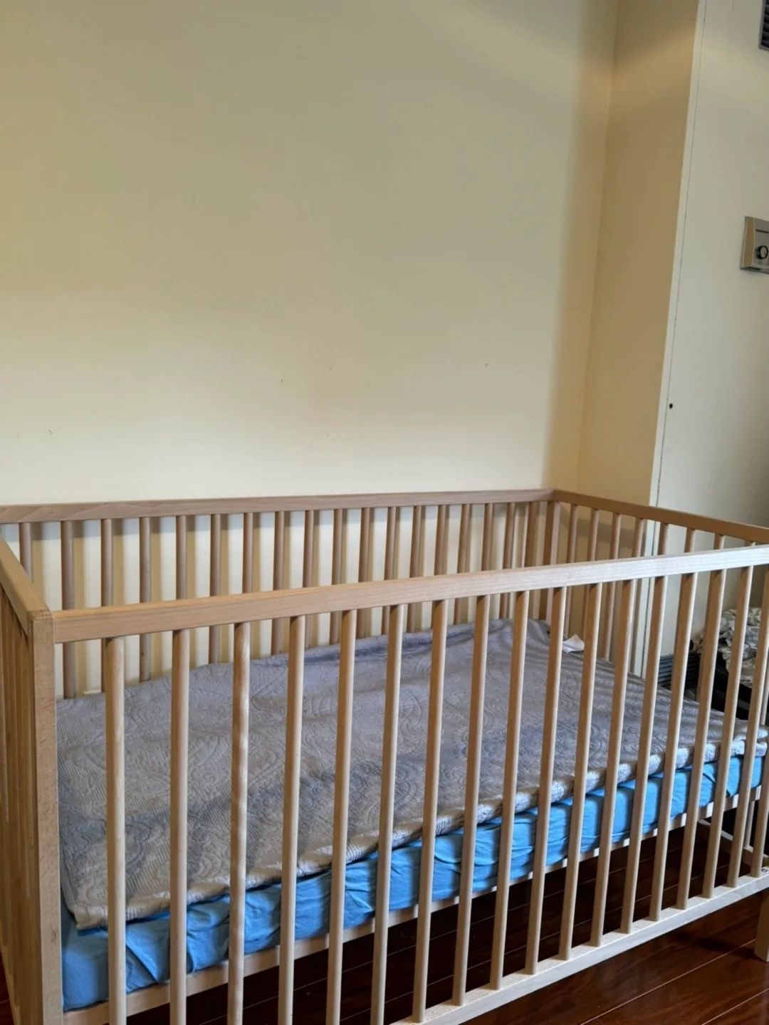 IKEA Sniglar Crib - Excellent Condition image indicator(3)