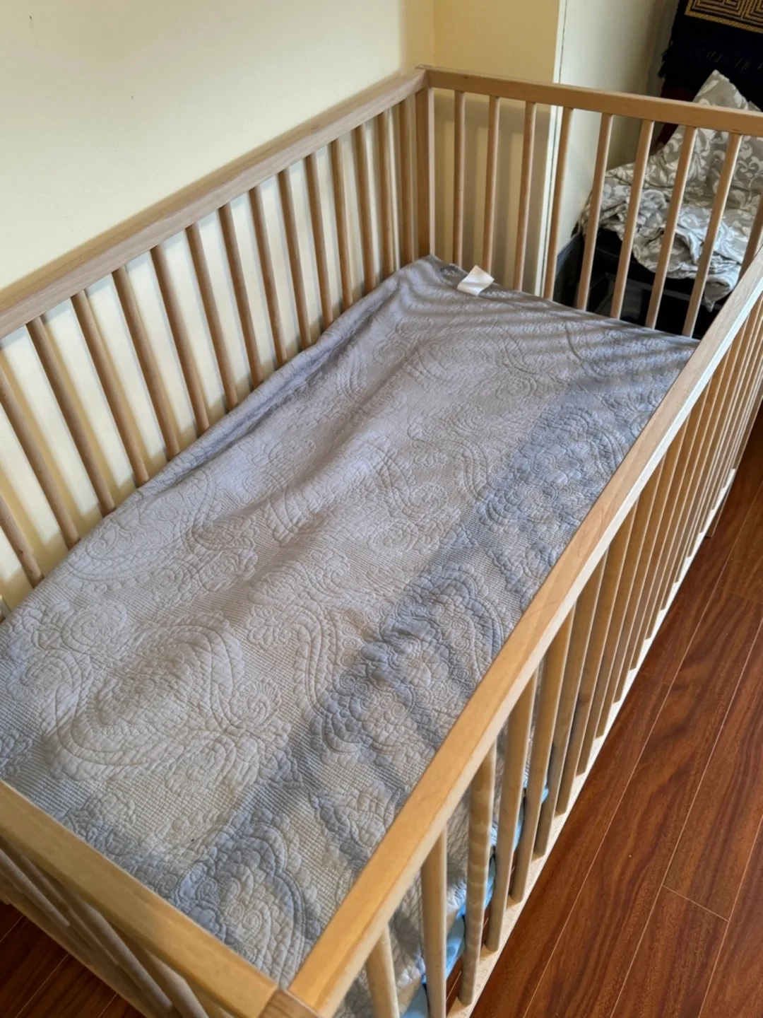 IKEA Sniglar Crib - Excellent Condition image indicator(2)