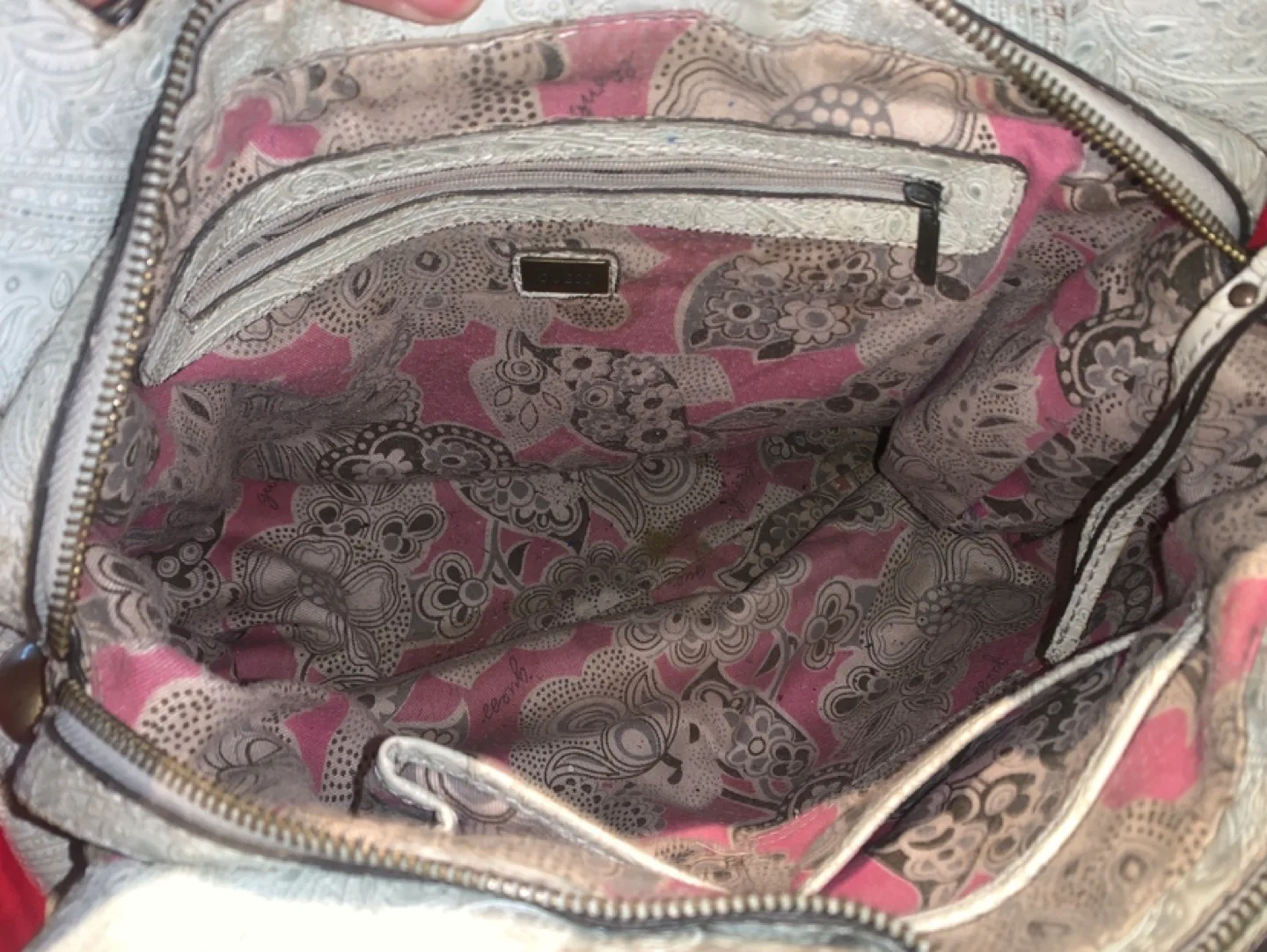 White and silver vintage guess bag image indicator(3)