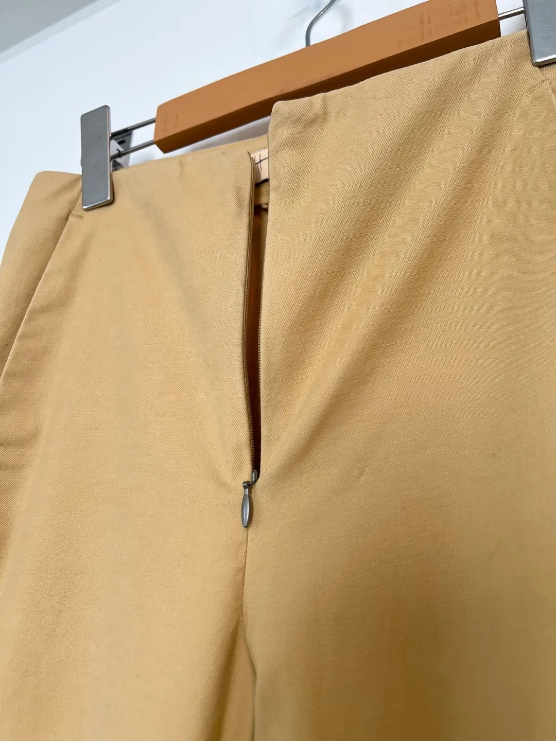 Uniqlo Beige / Mustard Yellow High-Waisted pants image indicator(3)