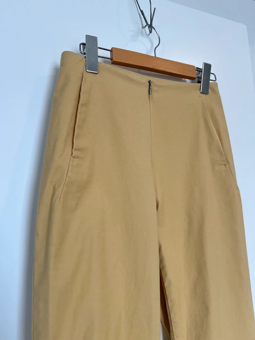 Uniqlo Beige / Mustard Yellow High-Waisted pants image indicator(2)