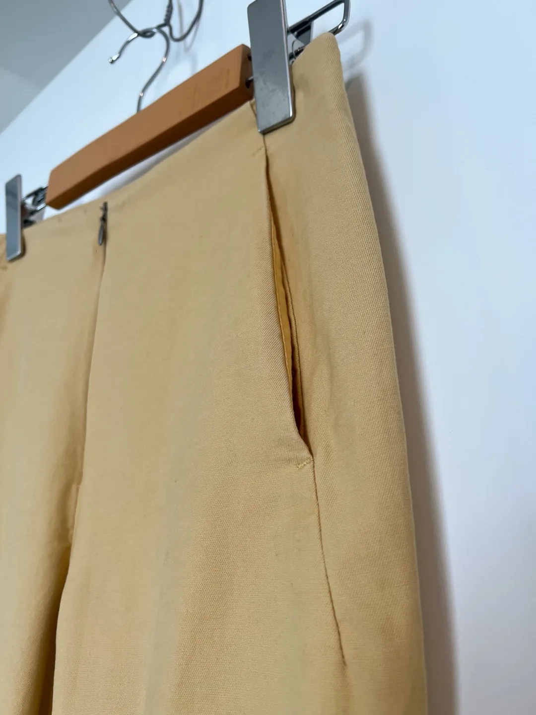 Uniqlo Beige / Mustard Yellow High-Waisted pants image indicator(10)