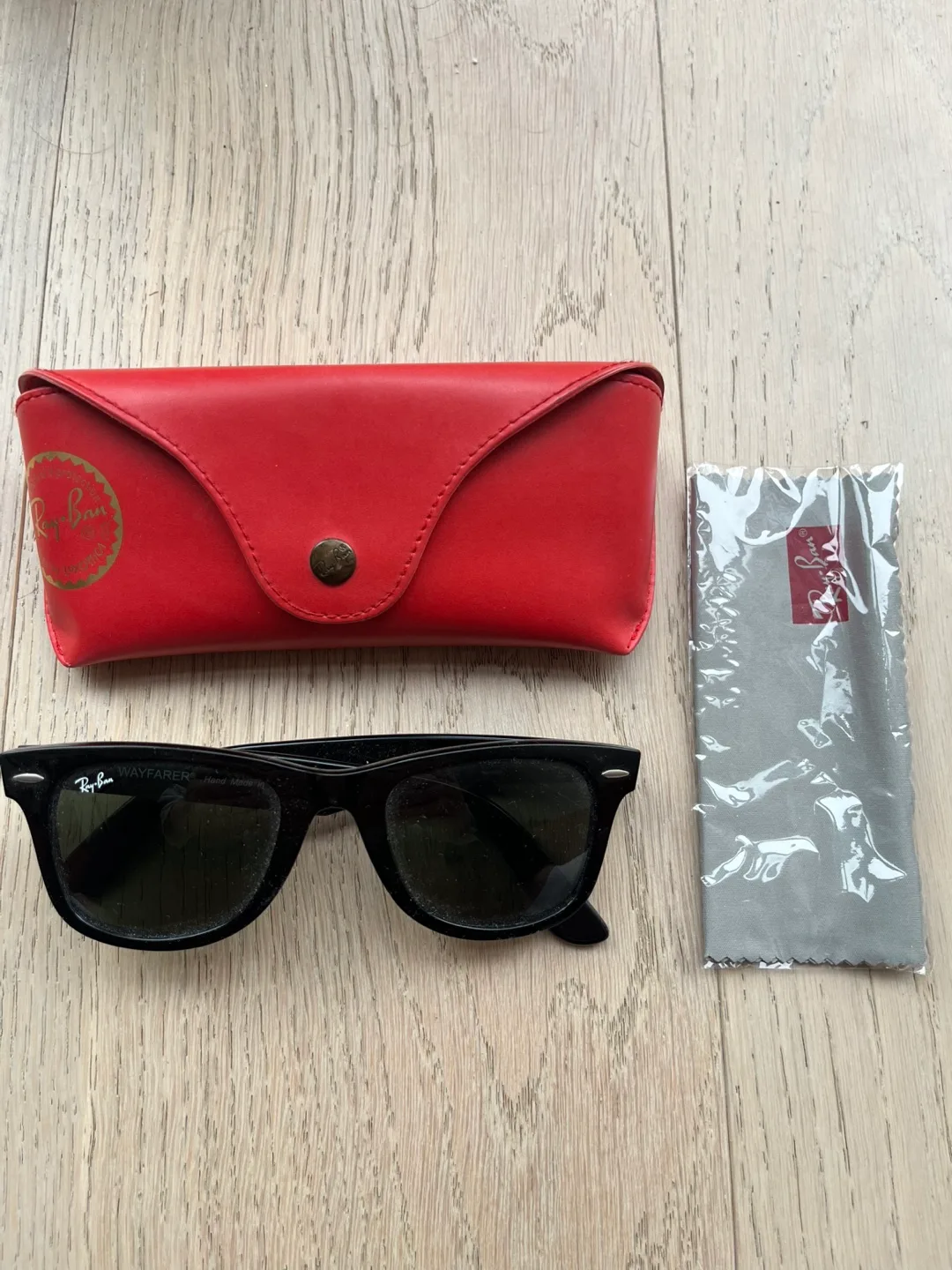 Ray-Ban Wayfarer Sunglasses Unused image indicator(2)