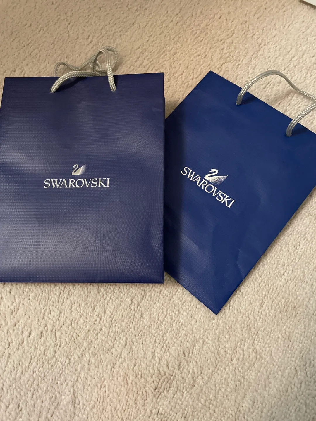 Swarovski Gift Bags and Box image indicator(2)