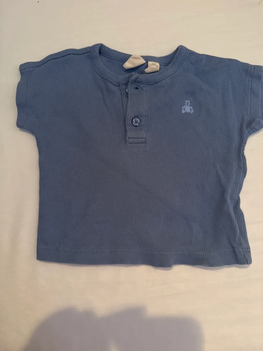 Baby GAP Boy's Blue Ribbed Knit Short Set image indicator(2)