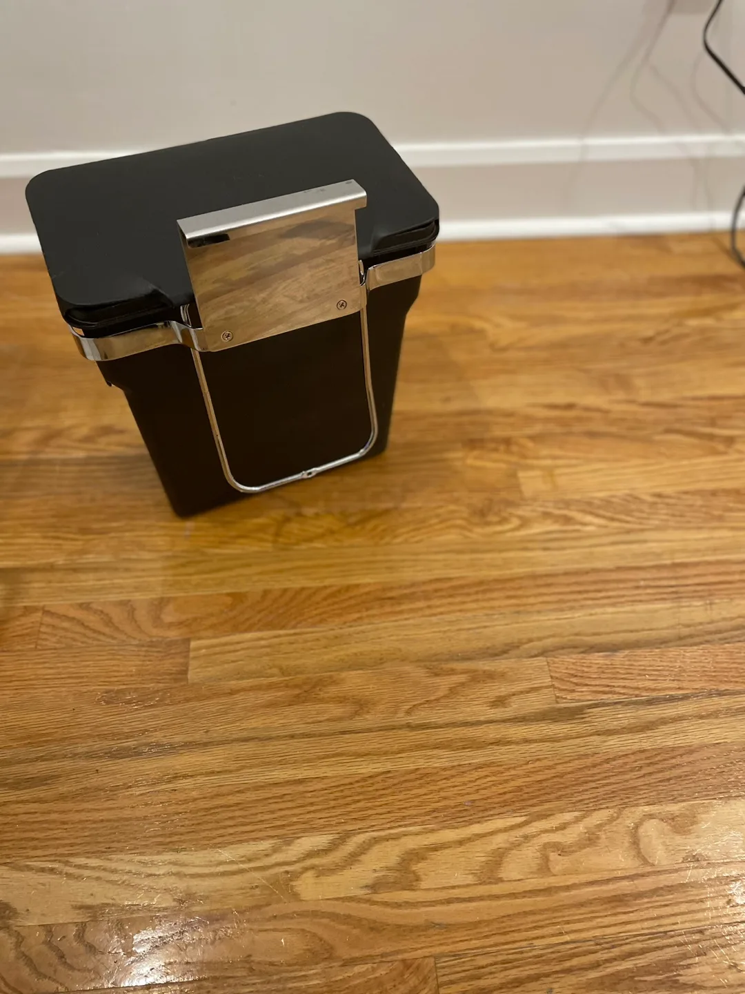 Simply Essential Under Cabinet Trash Can image indicator(3)