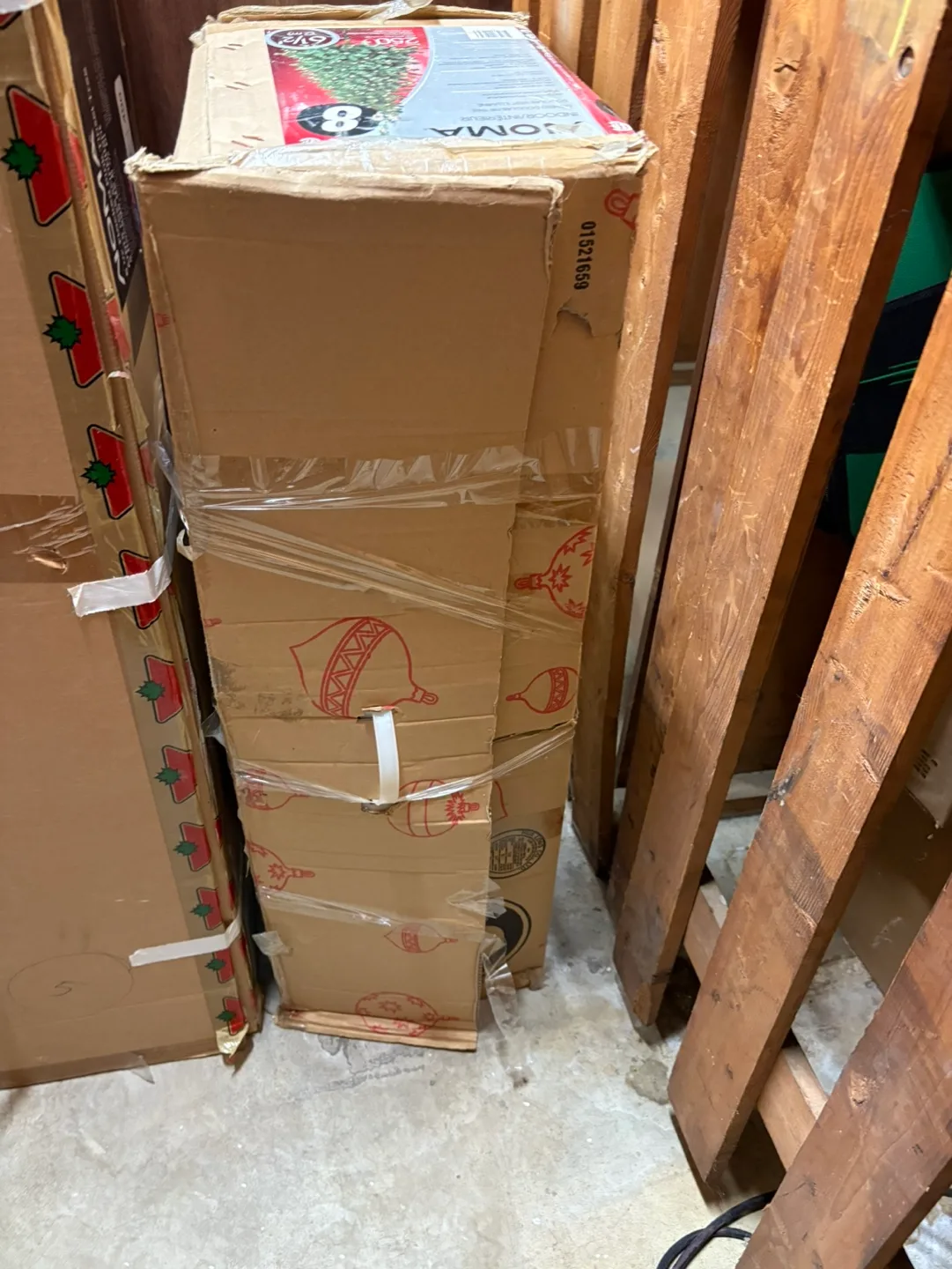 6.5 ft Noma Pre-lit Artificial Christmas Tree image indicator(2)