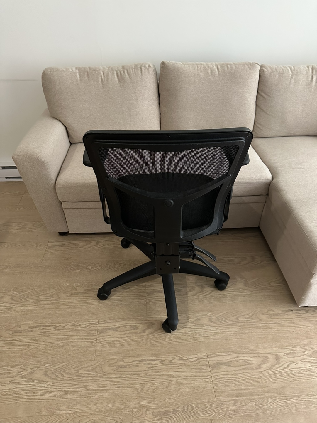 Black Mesh Office Chair with Armrests - photo 2