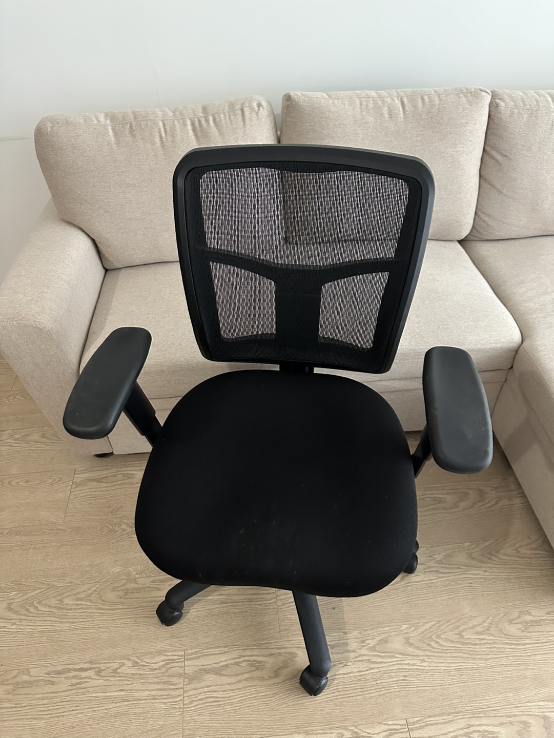 Black Mesh Office Chair with Armrests