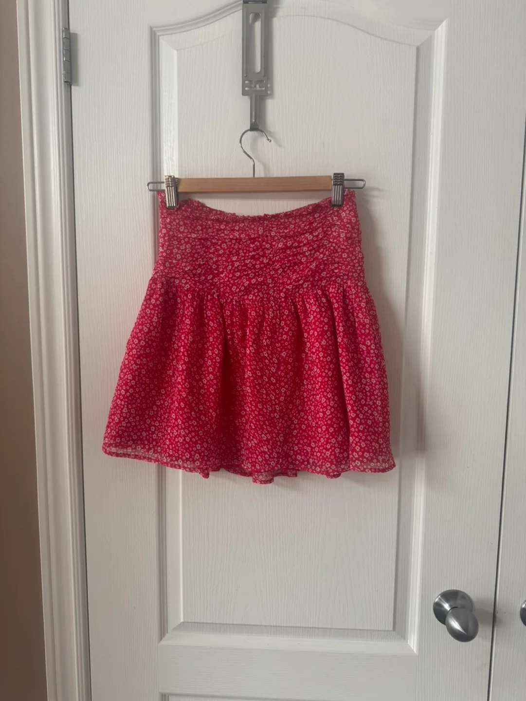 ABOUND Red Floral Mini Skirt - Size XS image indicator(2)