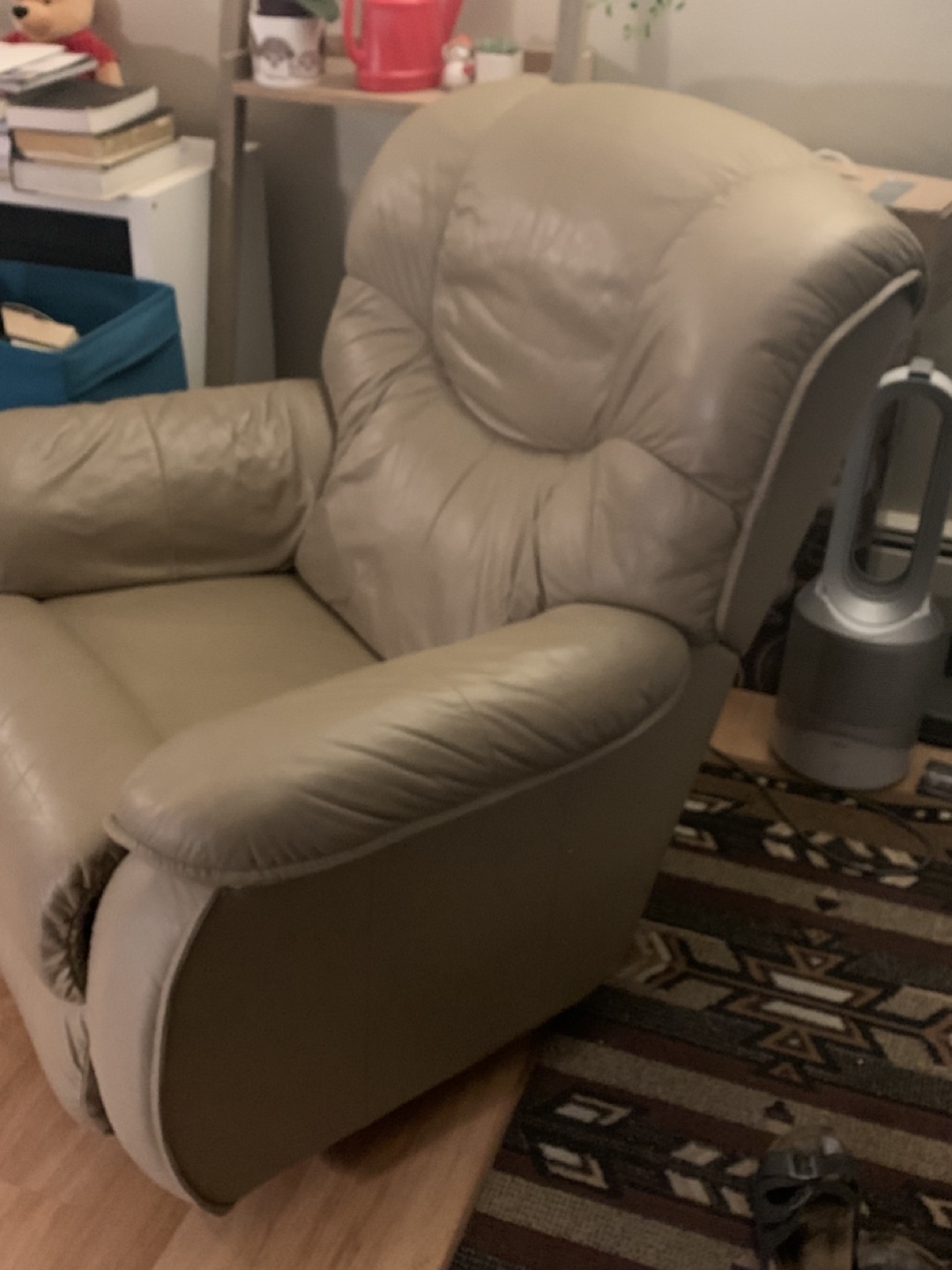 Beige Leather lazy boy Recliner - photo 2